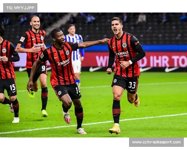 欧冠关键战裁判判罚引争议 红牌决定性判决成为焦点 欧冠关键战裁判判罚引争议 红牌决定性判决成为焦点