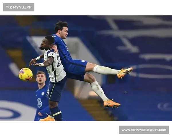 吉鲁开场吊射中框，里尔错失领先良机