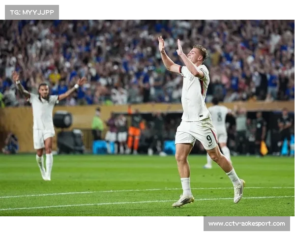 吉滕斯因伤退场，切尔西锋线轮换受关注